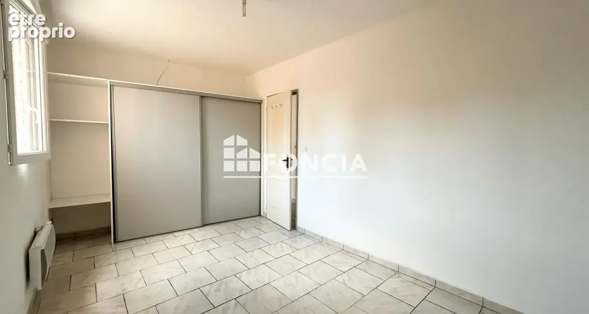 Maison de plain-pied avec garage attenant et deux terrasses - photo 4