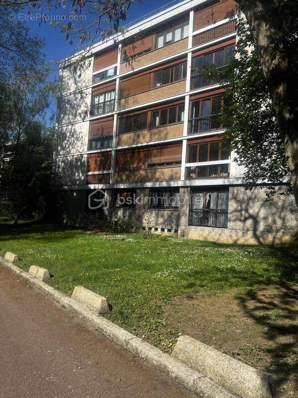 Appartement à CHILLY-MAZARIN
