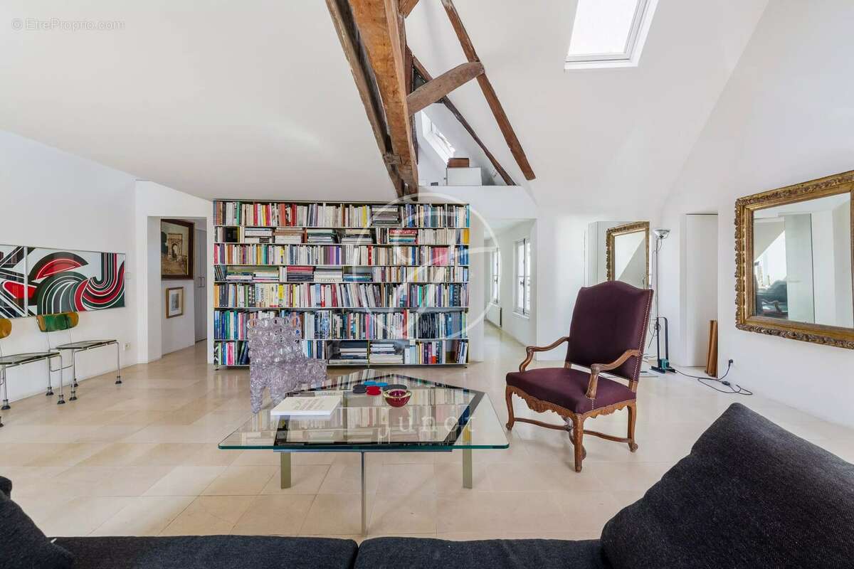 Appartement à PARIS-3E