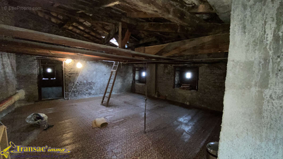 Appartement à COURPIERE