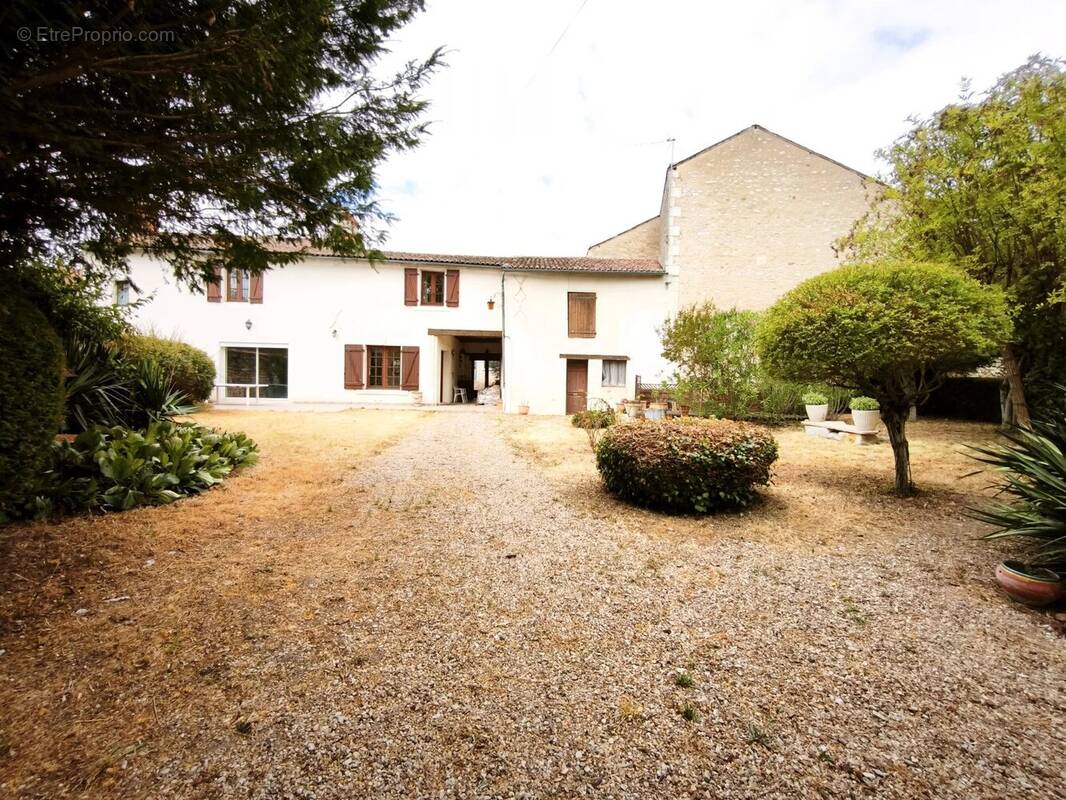 Maison à JAUNAY-CLAN