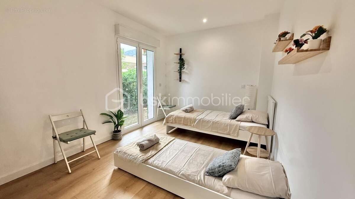 Vence – Centre à pied : maison individuelle 200 m², 4 chambres, domotique & panneaux solaires - photo 9