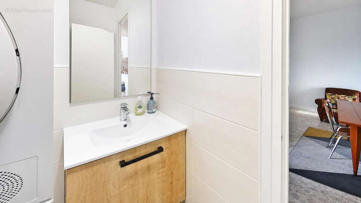Immeuble de rapport: 3 lots loués: T5, T2, Studio avec 3 garages - photo 18