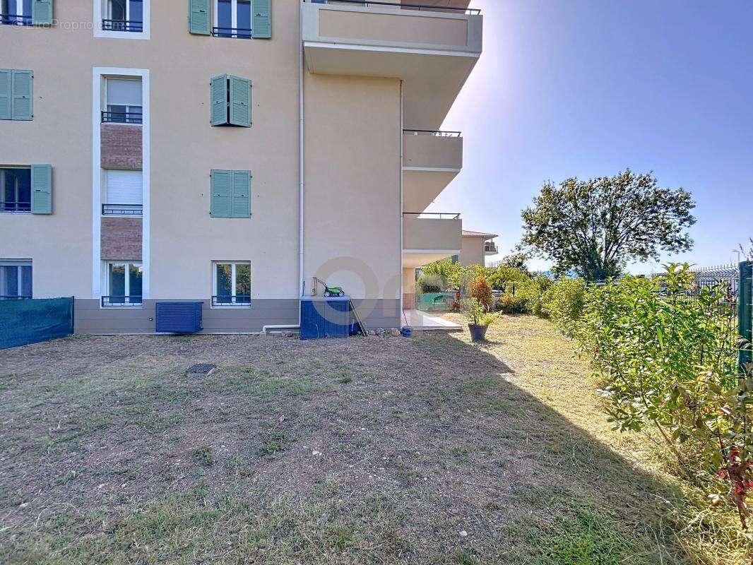 Appartement à LE MUY