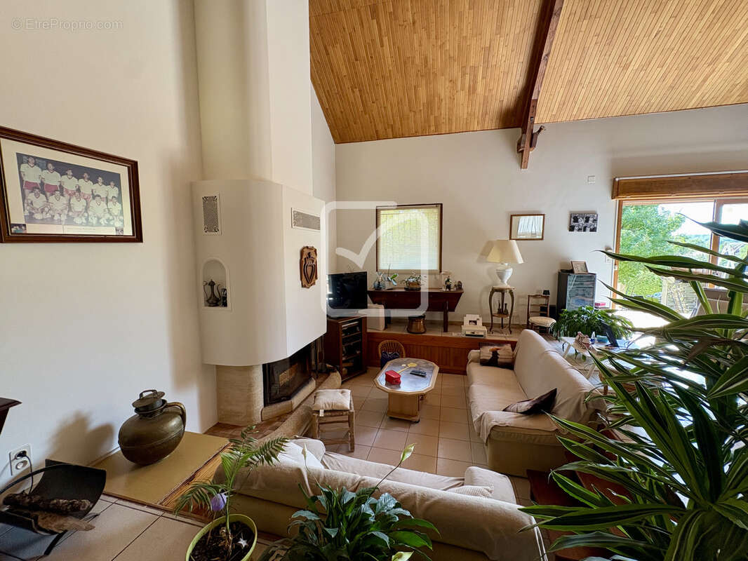 Maison au calme avec piscine et terrain arboré - photo 2