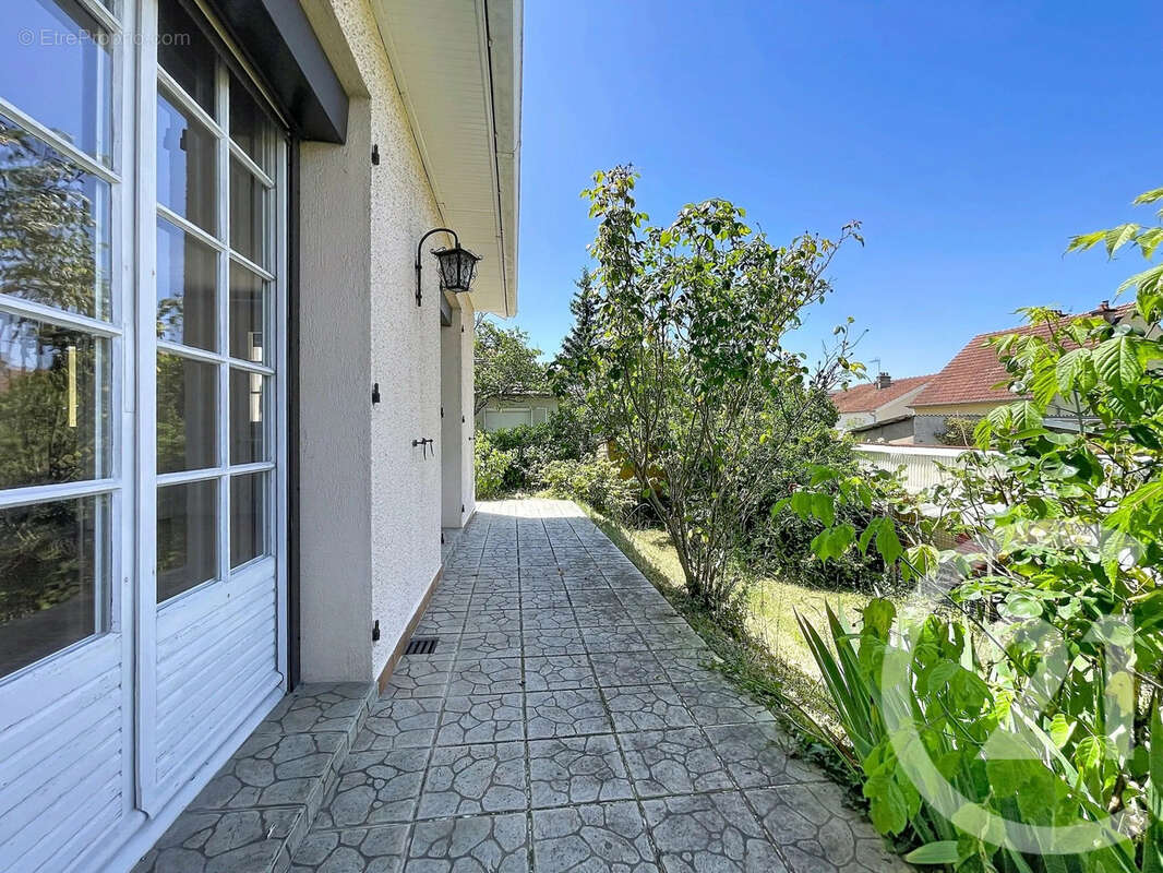 Maison à LONGVIC
