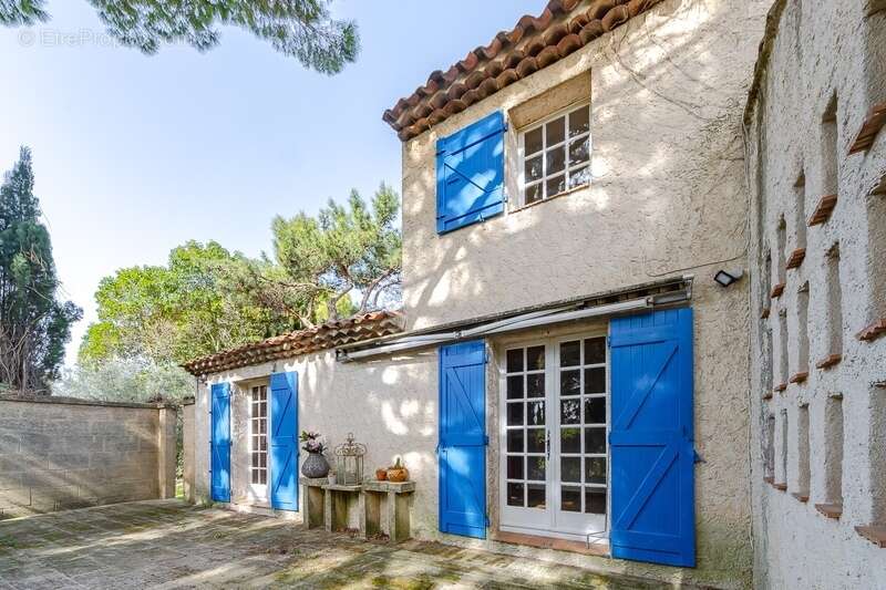 Maison à vendre 5 pièces AIX EN PROVENCE (13) de 150m², terrain de 1630m² piscineable. Garage + espace stationnement. Résidence  - photo 4