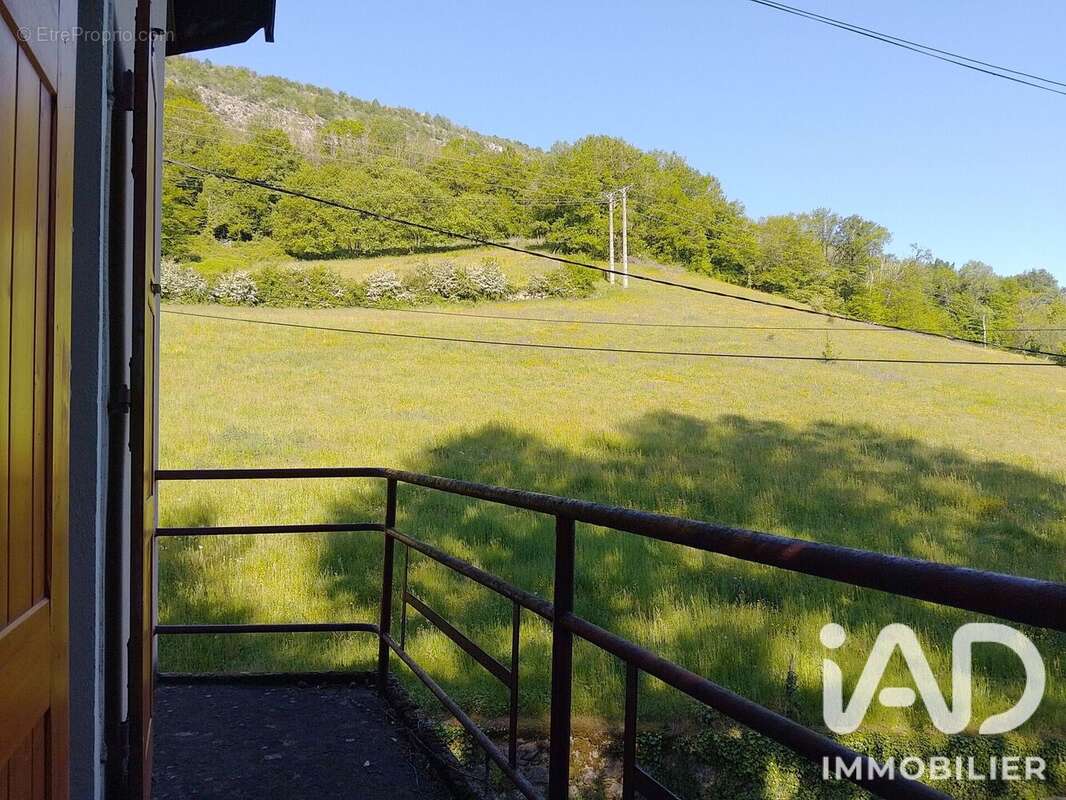 Maison 182 m² à Peyrieu  - photo 3