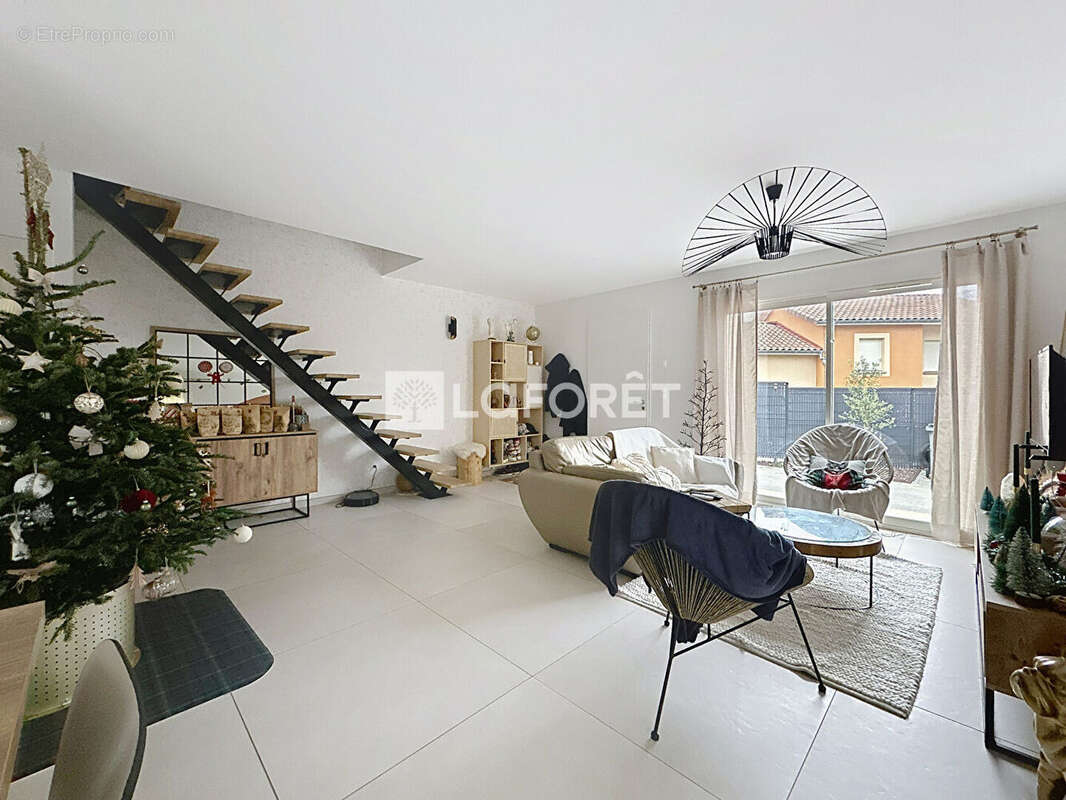 Maison à CHANOZ-CHATENAY