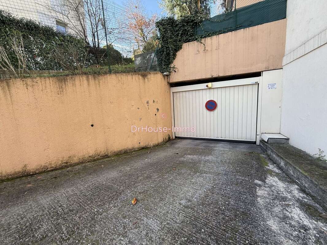 Parking à CAGNES-SUR-MER