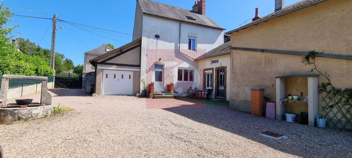 Maison à LA GUERCHE-SUR-L'AUBOIS