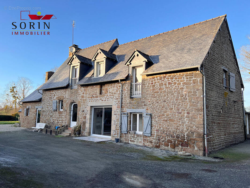 Maison à SAINT-DENIS-DE-GASTINES