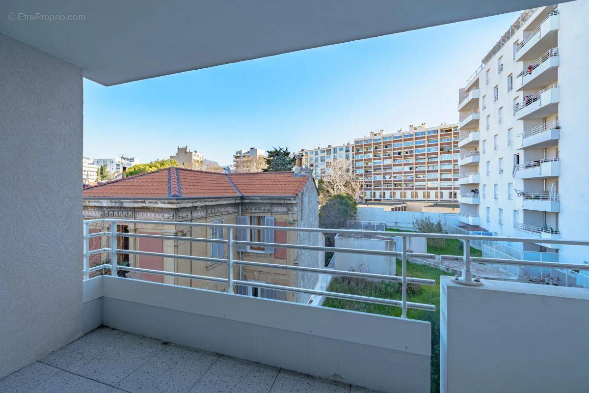 Appartement à MARSEILLE-4E