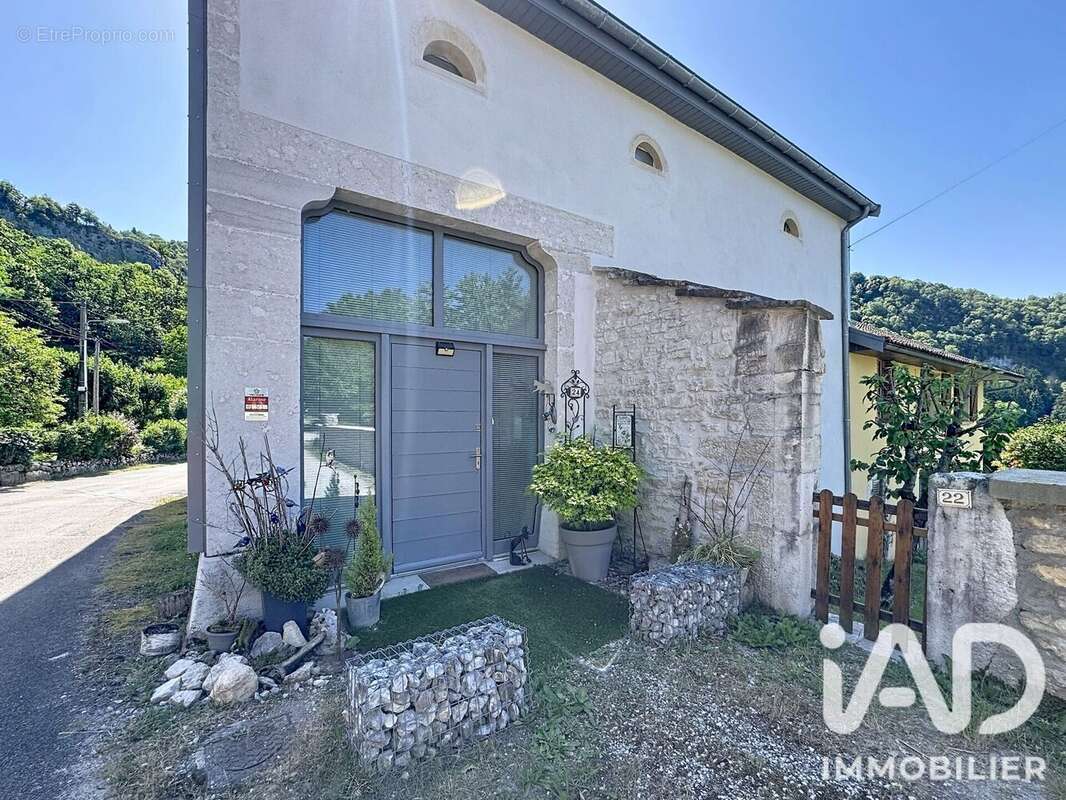 Maison 243 m² à Crenans  - photo 8