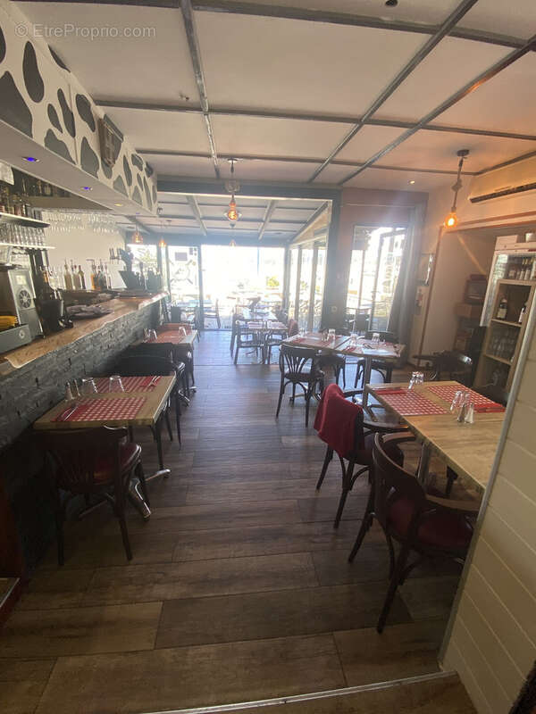 Commerce à SAINT-CYR-SUR-MER