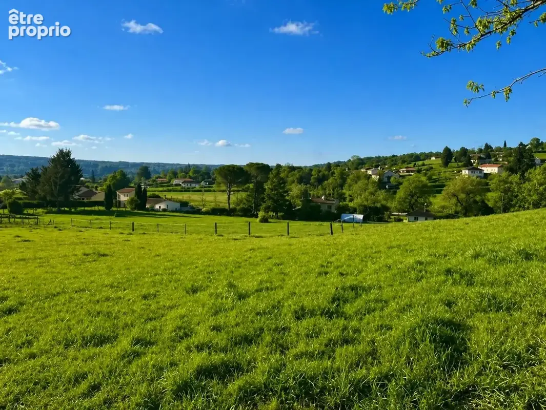 Terrain à VILLETOUREIX