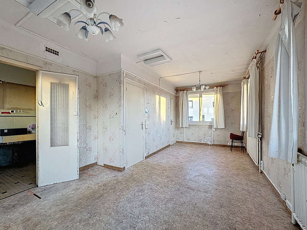 Maison à PARAY-VIEILLE-POSTE