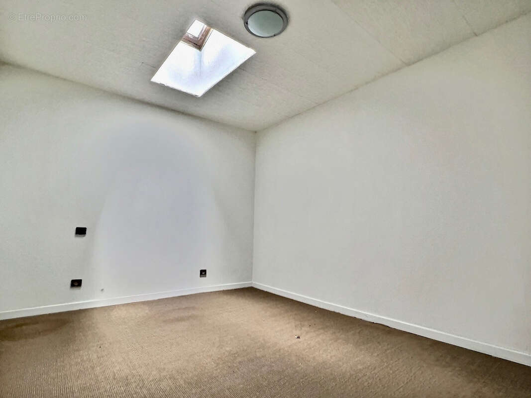 A une quinzaine de kms de Villeneuve sur Lot, maison de ville avec jardin et garage + logement indépendant Cancon. 2 maisons de  - photo 9