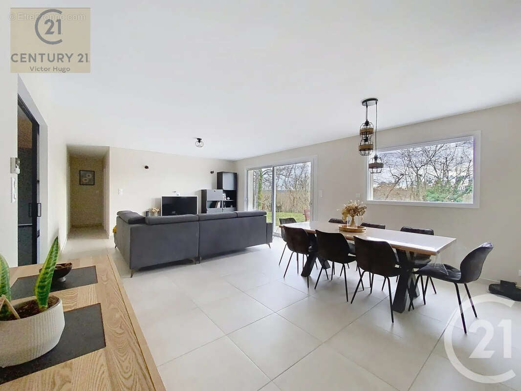 Maison à SAINT-JUNIEN