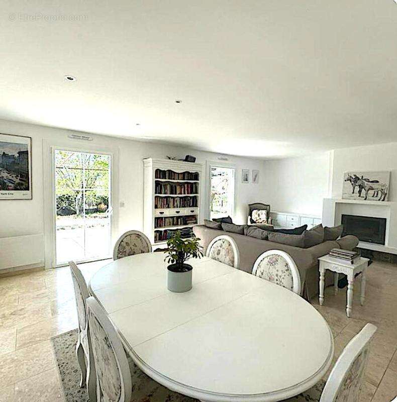 Maison à POURRIERES