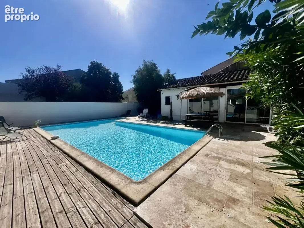 Maison 7 pièces 180 m² à vendre à Saint-Gilles (30800) - photo 2