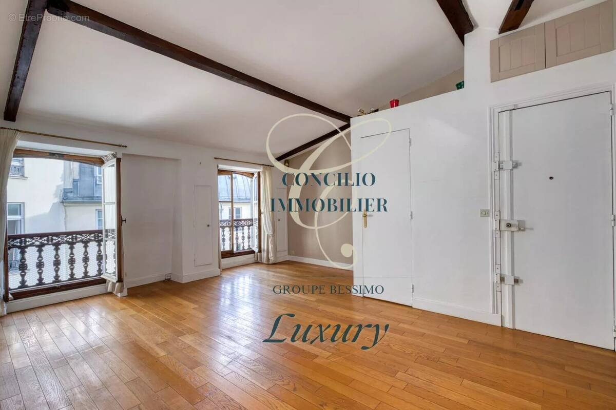 Appartement à PARIS-1E