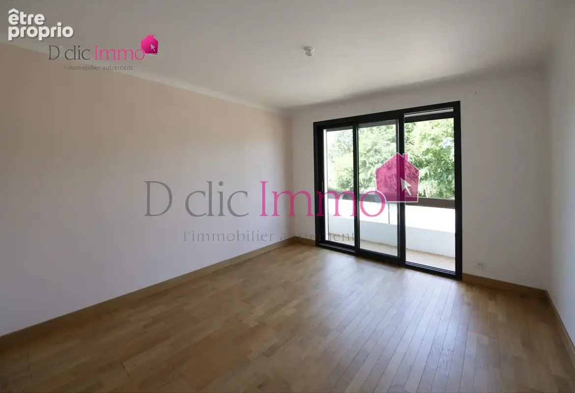 SOULLANS -Maison familiale - 6 chambres - terrain de 1584m2 - centre ville - photo 7