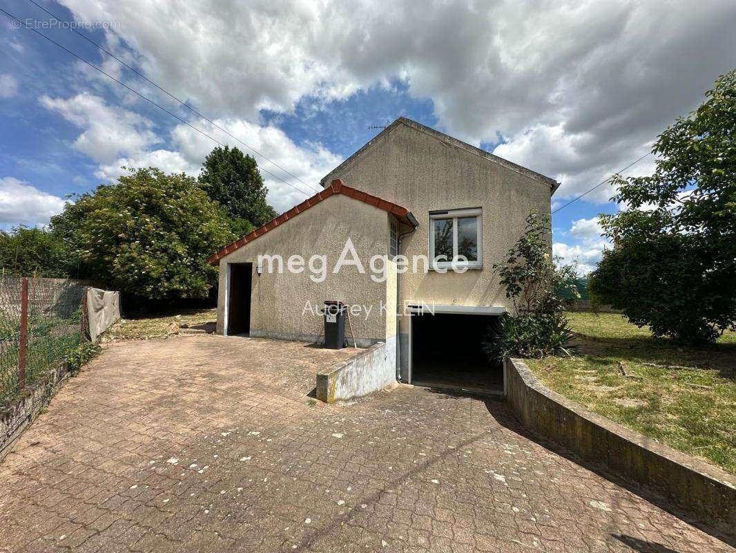 Maison sur sous sol total et son terrain de 671m2 - photo 7