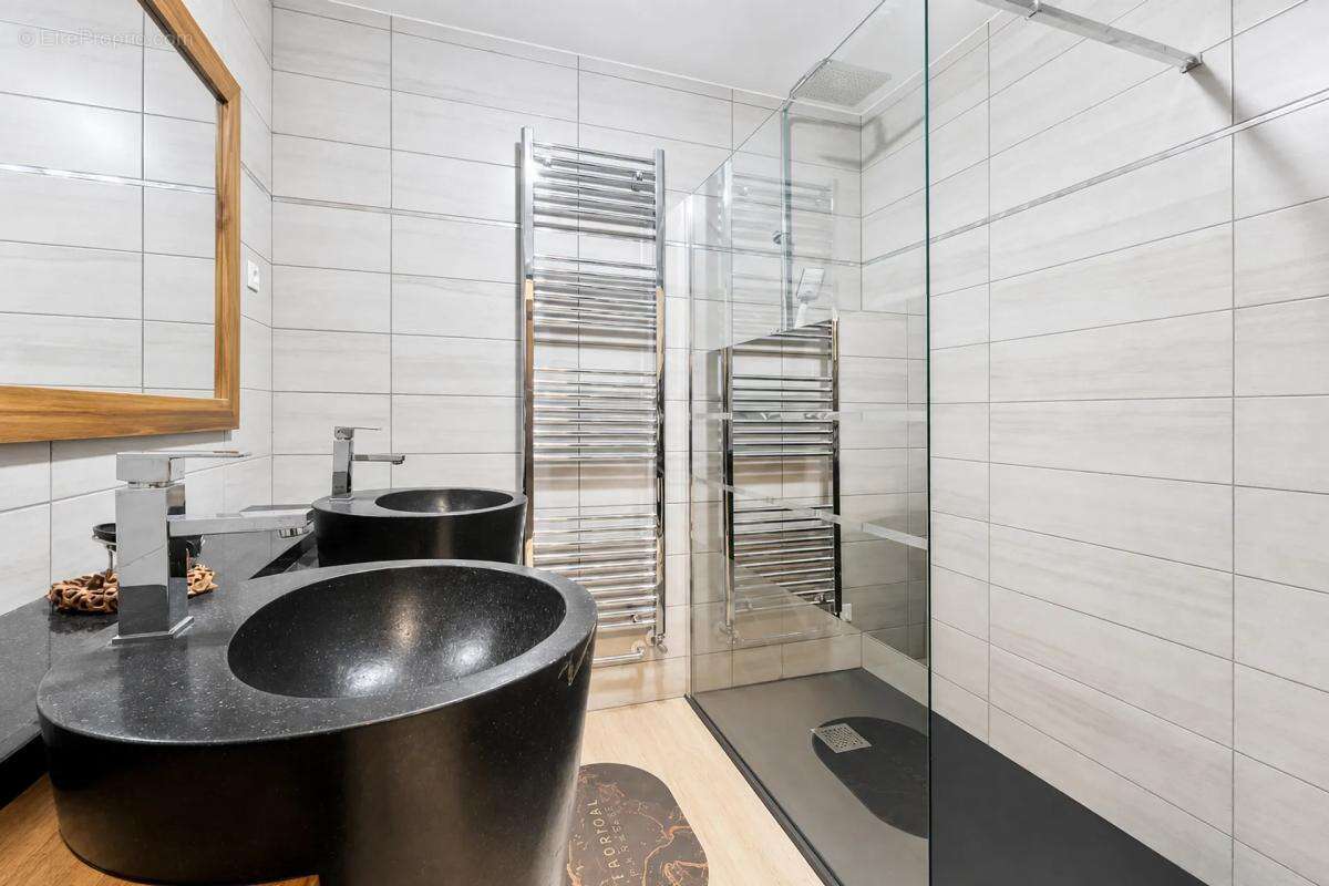 Maison de 390 m² avec terrain de 3 hectares - photo 14