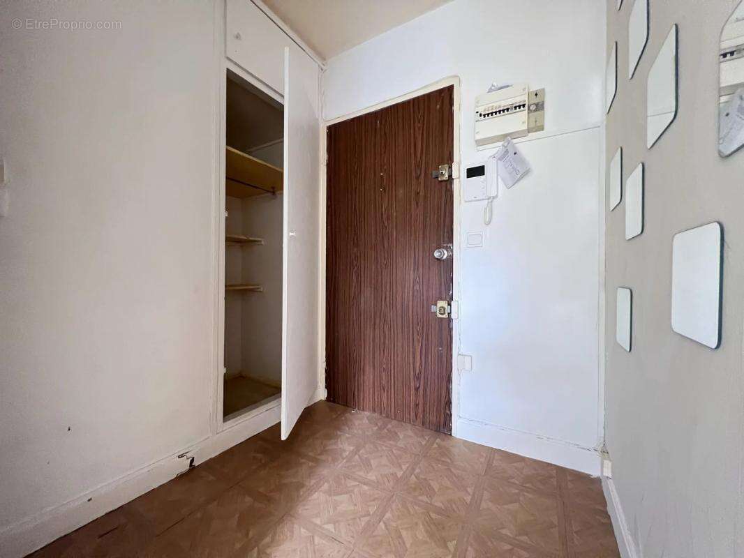 Appartement à LES CLAYES-SOUS-BOIS