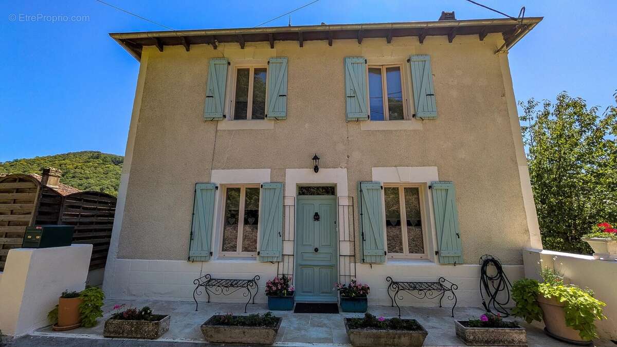 Maison de village rénovée - trois chambres et trois salle d'eau avec jardin et garage - photo 15
