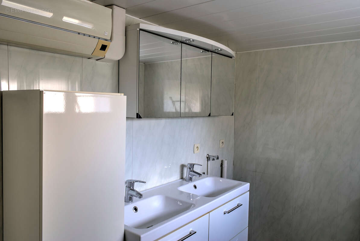 GENAY (69) - Maison 141 m² - 7 pièces - 1775 m² de terrain - Fort potentiel - photo 13