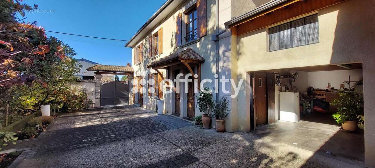 Maison à SAINT-SIMEON-DE-BRESSIEUX