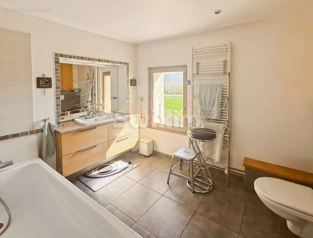 Maison à LE POET-LAVAL