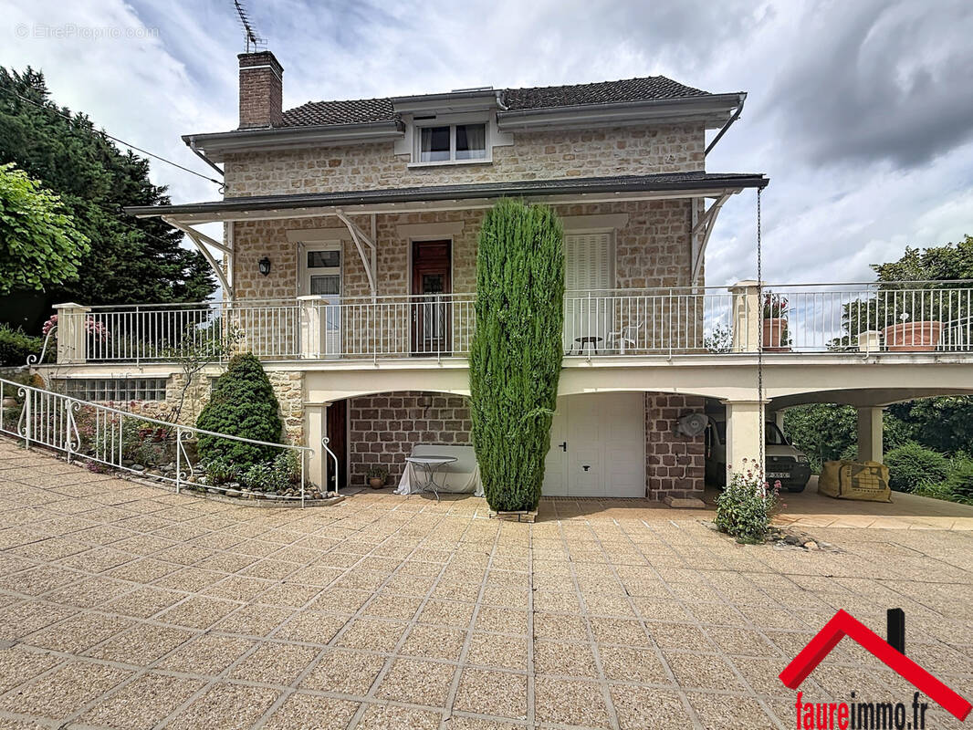 Maison à OBJAT