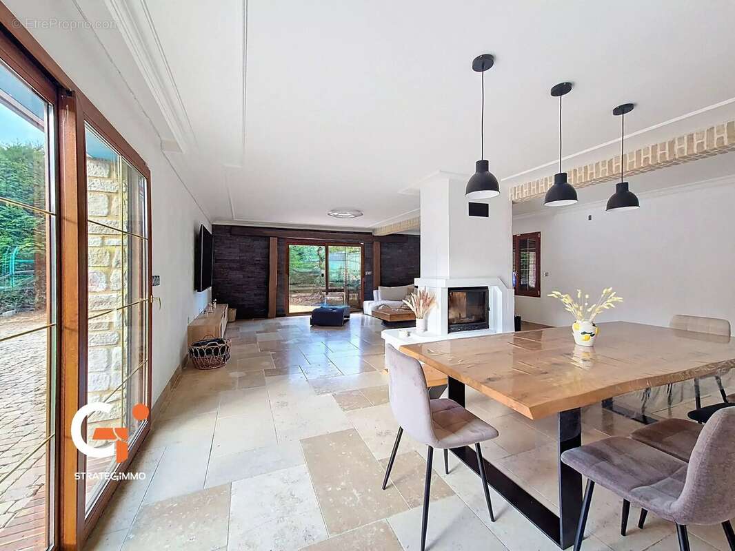 Maison à SAINT-OUEN-DE-THOUBERVILLE