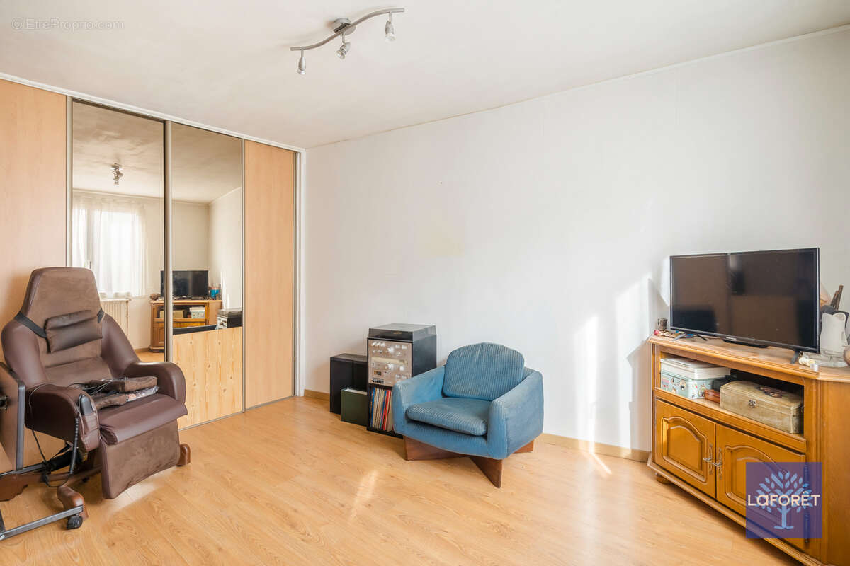 Appartement à LES PAVILLONS-SOUS-BOIS