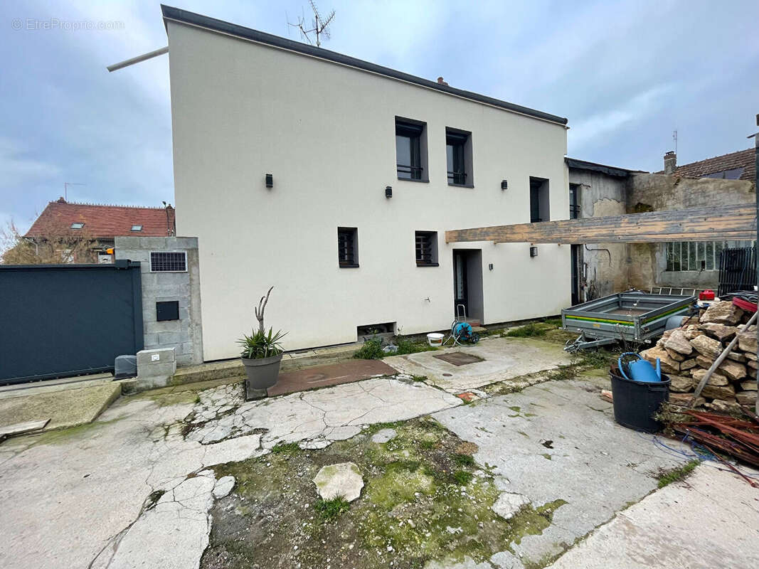 Maison à LESSARD-EN-BRESSE