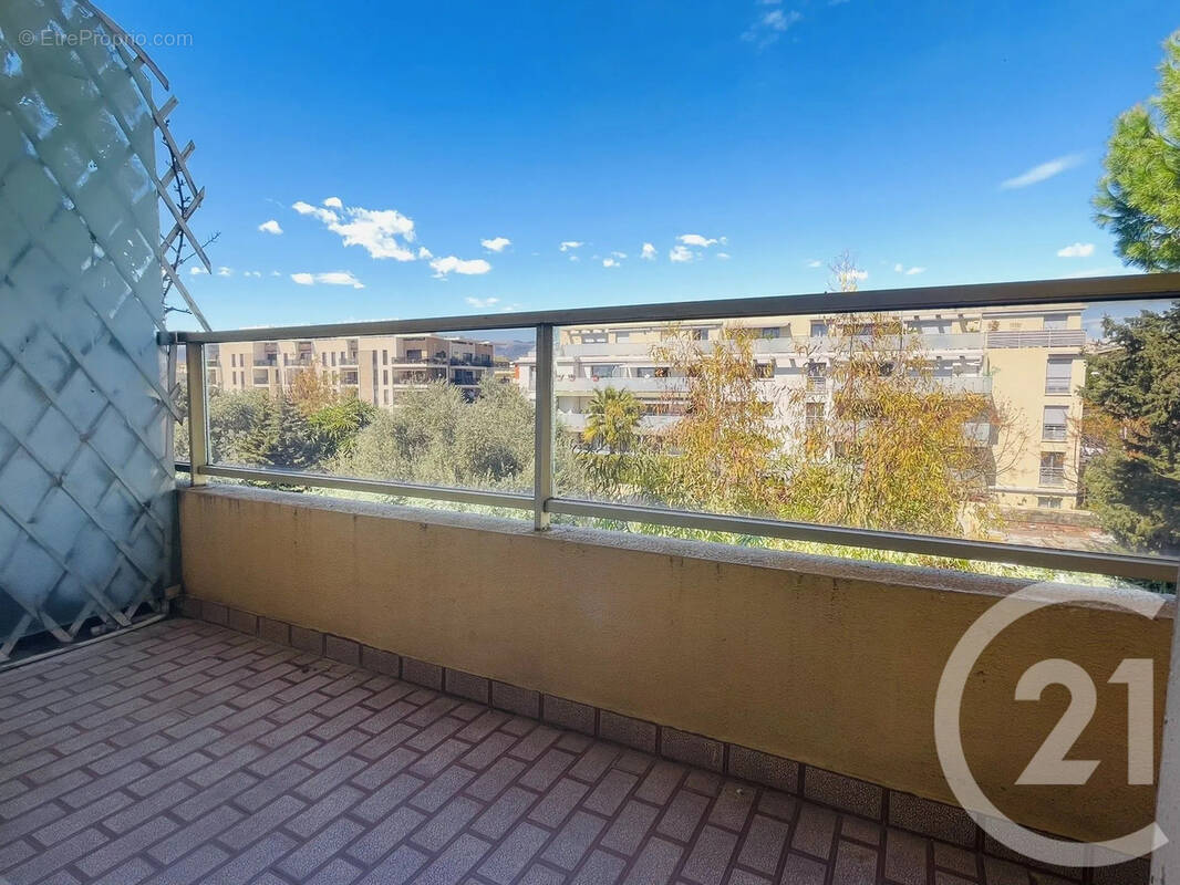 Appartement à SAINT-LAURENT-DU-VAR