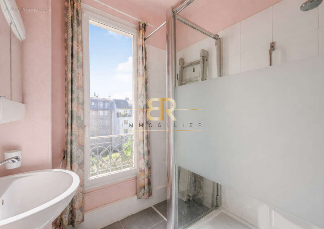 Appartement à PARIS-14E