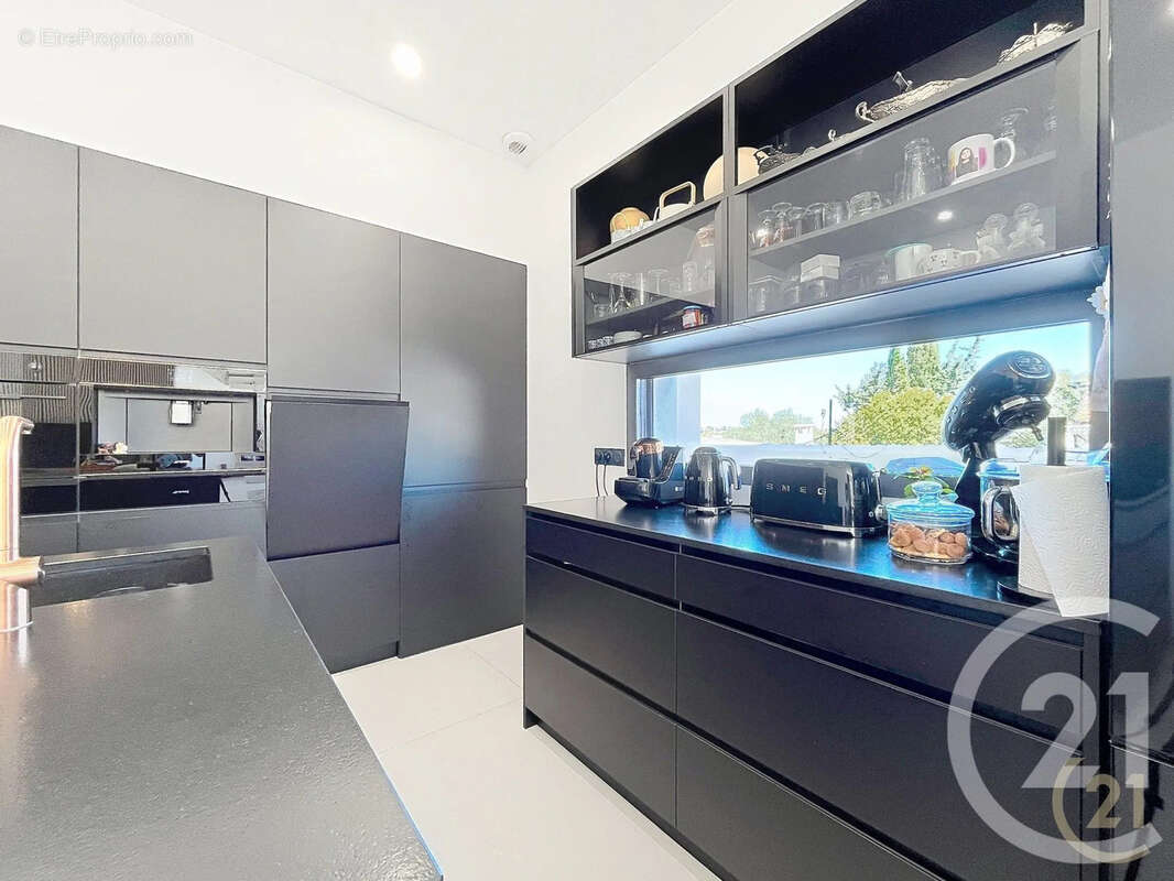 Maison 208 m² à Saint-Jean-De-Vedas  - photo 7