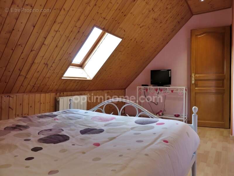 Proche Longnes – Maison familiale 4 chambres avec jardin dans un environnement privilégié à Mondreville - DPE D - photo 11