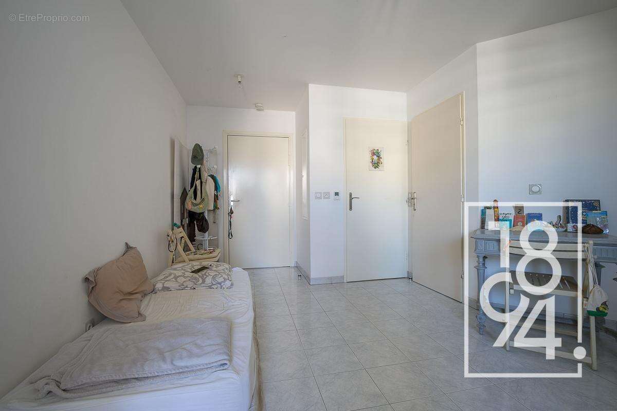 Appartement à MARSEILLE-4E