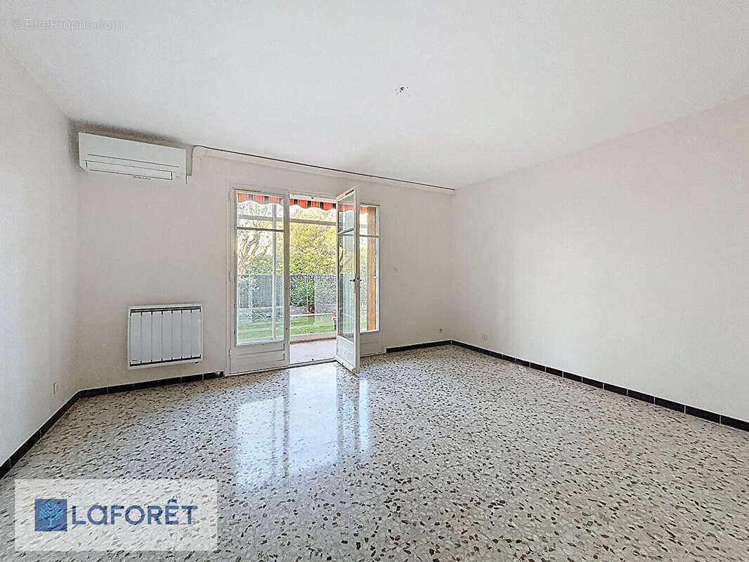 Appartement à SIX-FOURS-LES-PLAGES