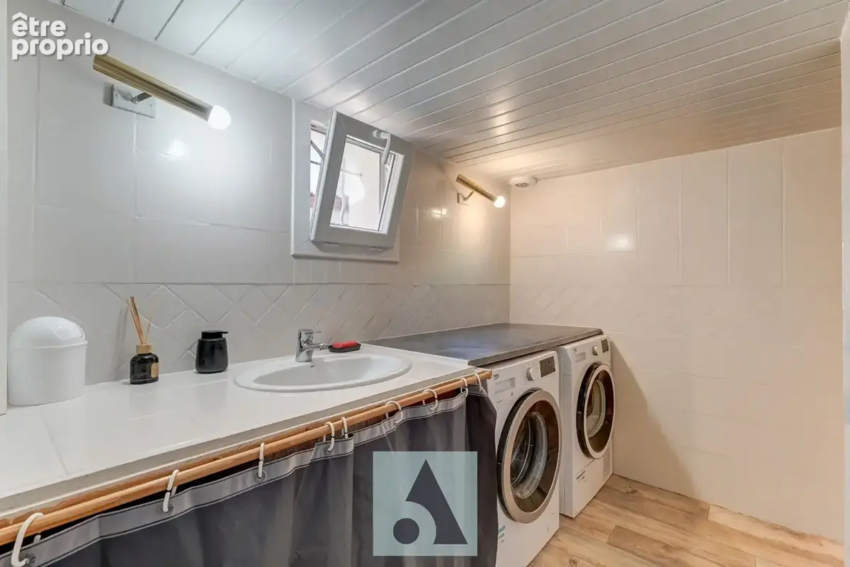 Maison Saint Genis Les Ollieres - plain-pied - 8 pièces - 144 m2 - photo 18