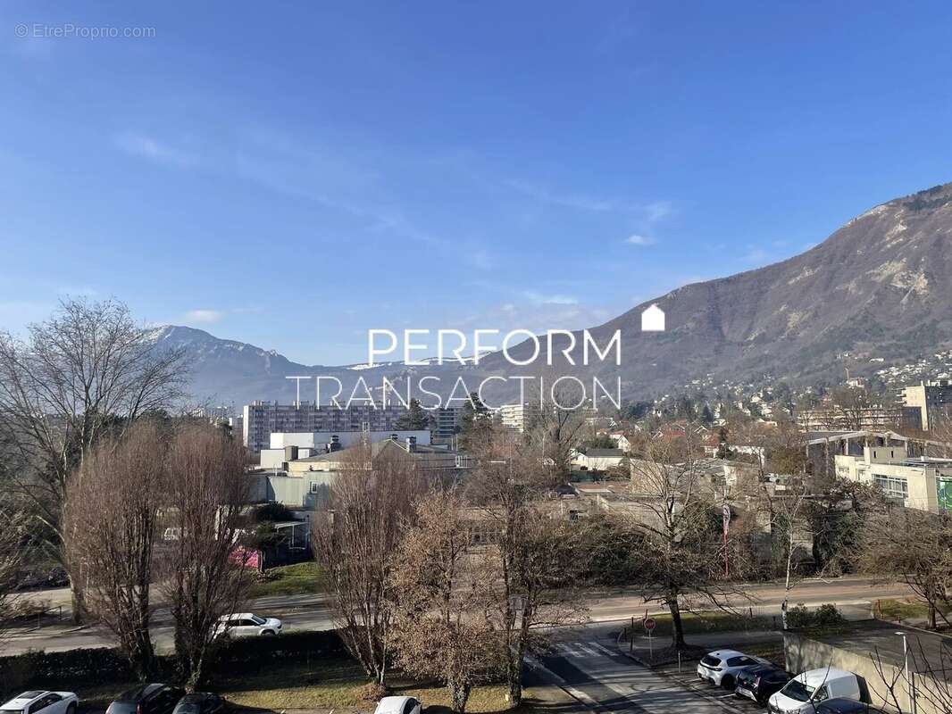 Appartement à MEYLAN