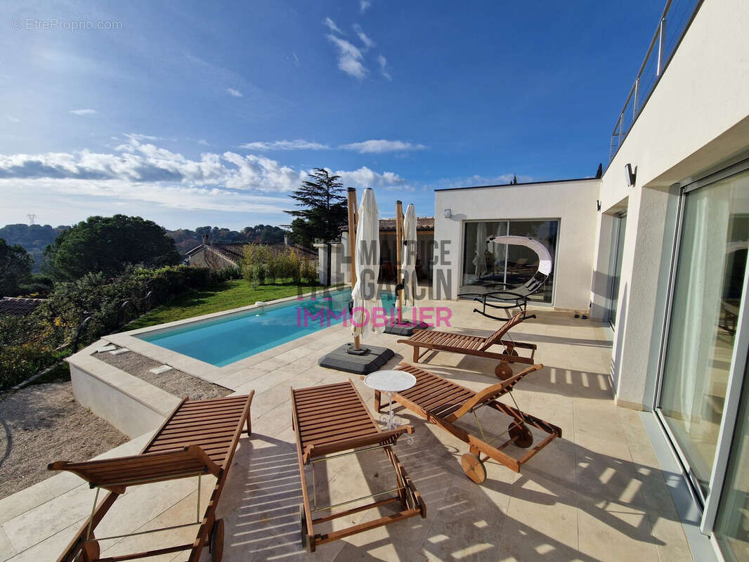 Maison à L'ISLE-SUR-LA-SORGUE