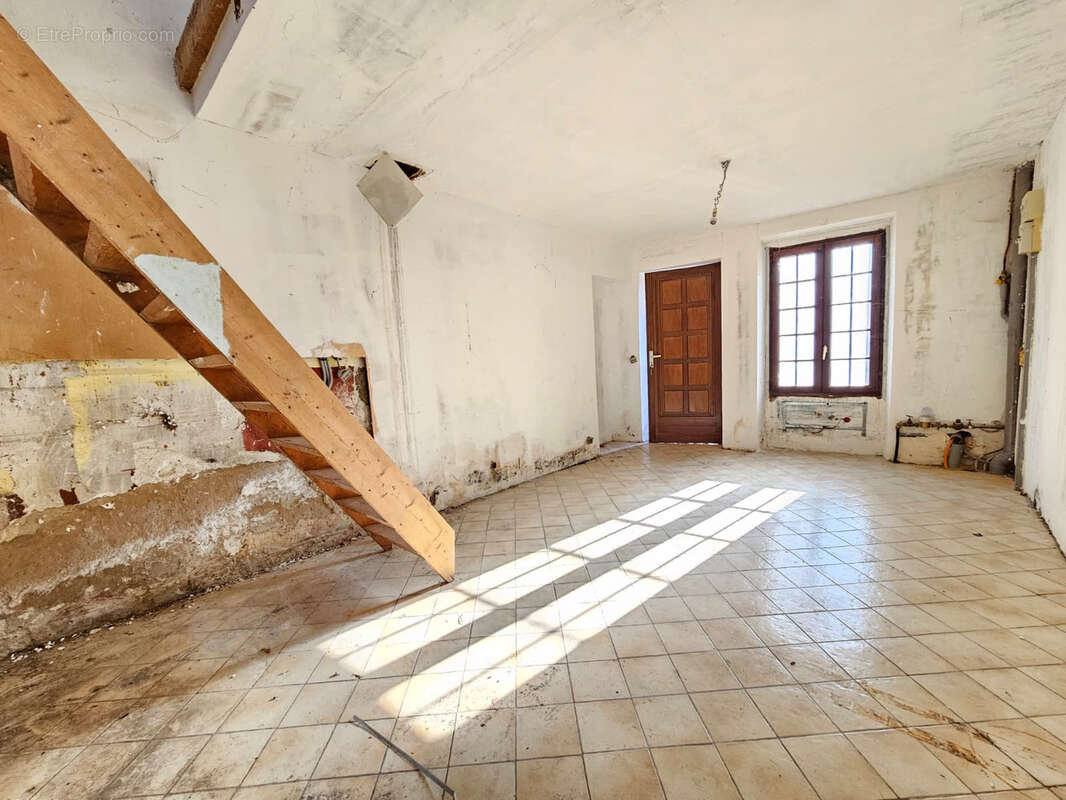 Maison à BRUYERES-LE-CHATEL