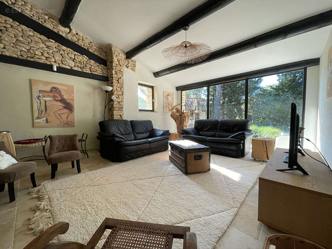 Magnifique propriété en pierre sèche, sur un terrain paysagé de 4200 m2. - photo 8