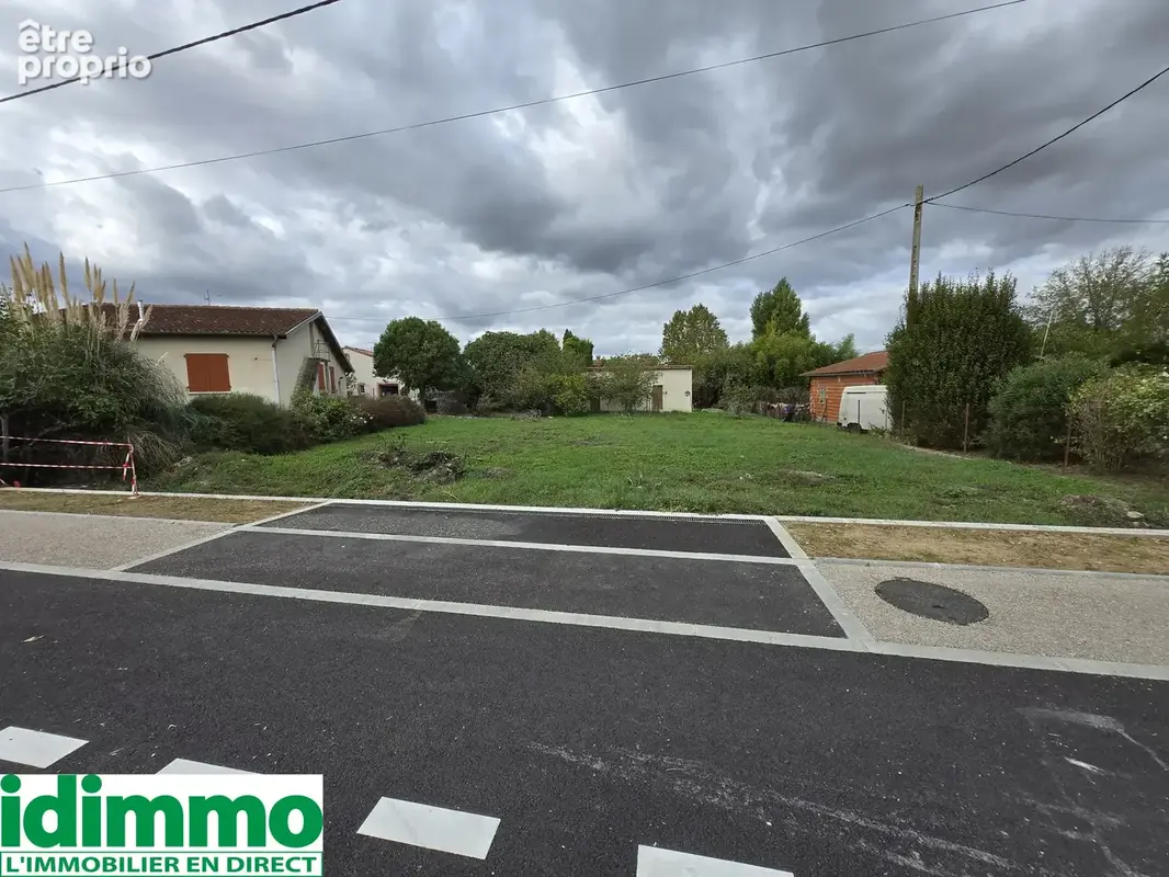 AUTERIVE-Terrain constructible 800 m2 viabilisé - photo 1